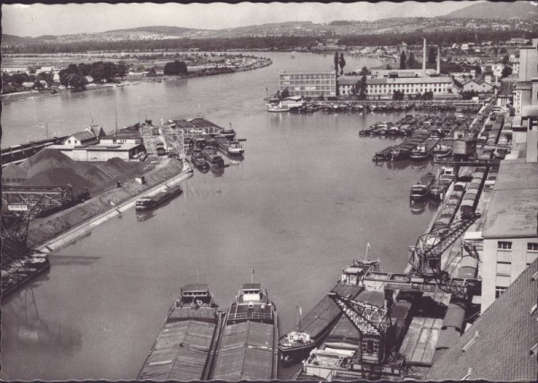 Basel - Teilansicht des Rheinhafens