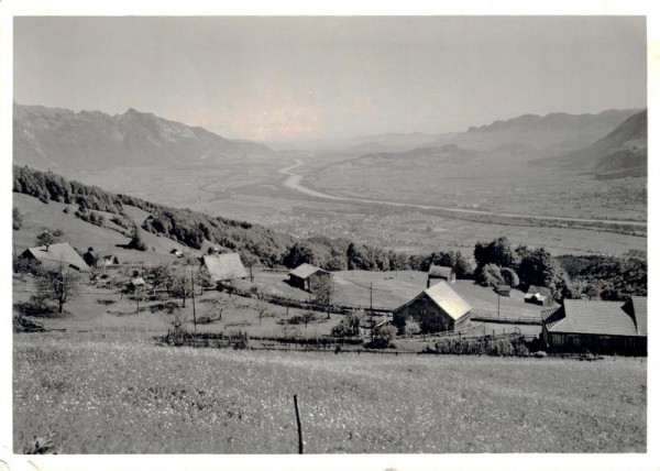 Häusern Sevelerberg mit Blick ins Rheintal Vorderseite