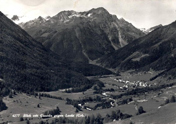 Blick von Guarda gegen Lavin Vorderseite