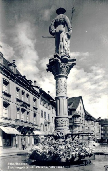 Schaffhausen; Fronwagplatz mit Vierröhrenbrunnen Vorderseite