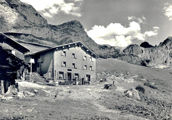 Berghaus Sulzfluh Partnun bei St Antönien Vorderseite