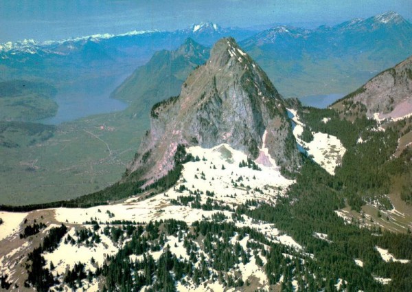 Berggasthaus Holzegg, Alpthal SZ - Flugaufnahmen Vorderseite