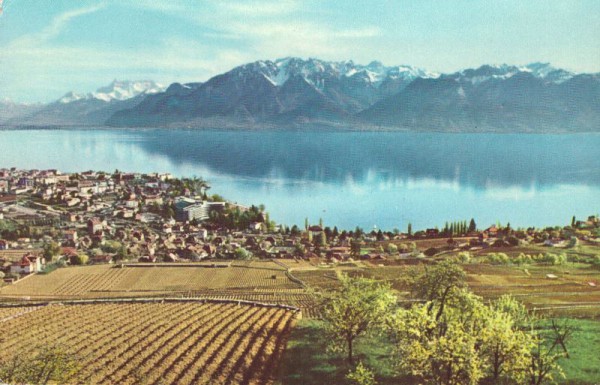 Gesamtansicht von VEVEY mit den Savoyarden Alpen