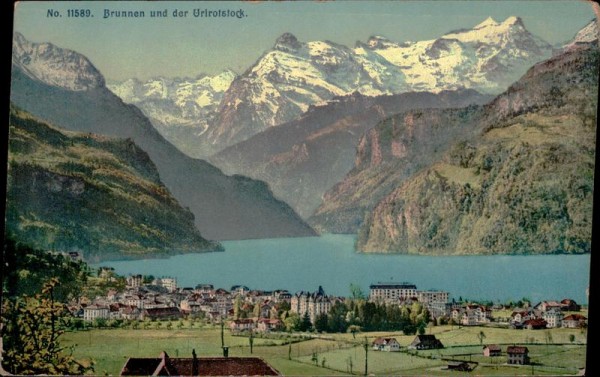 Brunnen und der Uri Rotstock (2928 m) Vorderseite