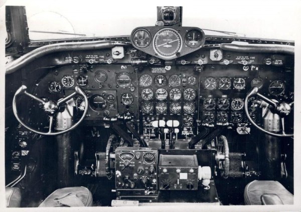 Instrumentenbrett Douglas DC-4 der Swissair, 1950 Vorderseite