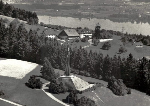 Hotel Wassberg, Forch ZH - Flugaufnahmen Vorderseite