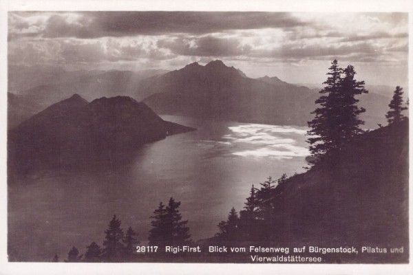 Rigi-First Blick vom Felsenweg auf Bürgerstock Pilatus und Vierwaldstättersee