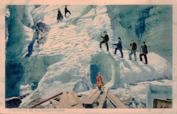 Eisgrotte im Eigergletscher Vorderseite