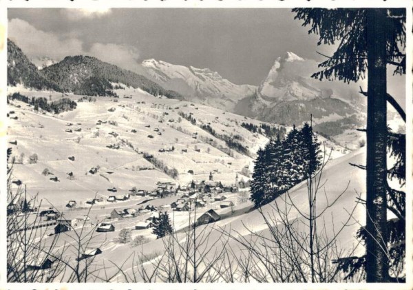 Skigebiet Obertoggenburg. Alt St. Johann mit Säntis und Schafberg Vorderseite