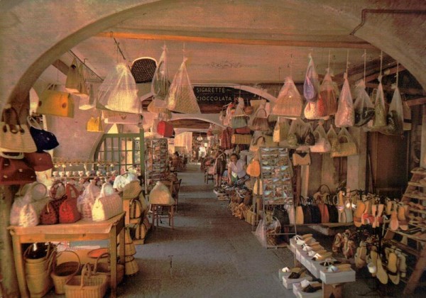 Morcote, Arkaden mit Bazar Vorderseite