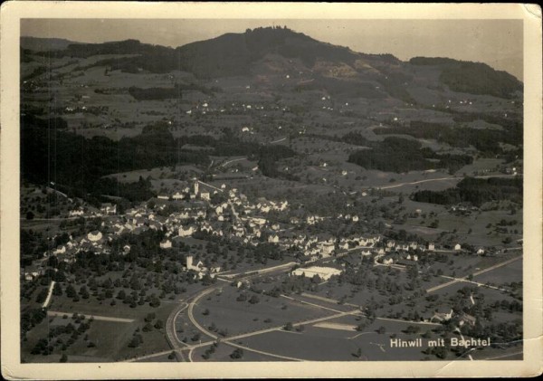 Hinwil mit Bachtel Vorderseite
