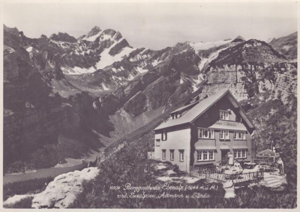 Berggasthaus Ebenalp, mit Seealpsee, Altmann u.Säntis Vorderseite