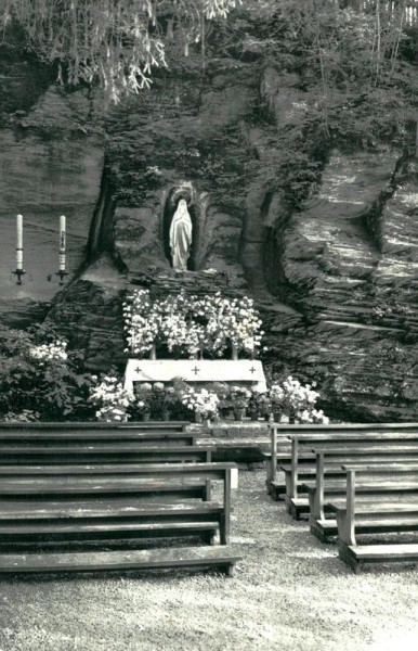 Lourdesgrotte, Unterschächen Vorderseite