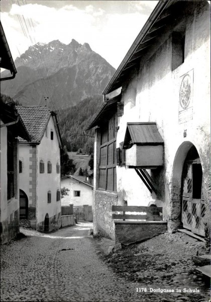 Dorfgasse in Schuls. Vorderseite