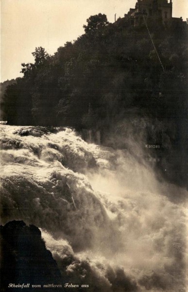 Rheinfall vom mittleren Felsen aus Vorderseite