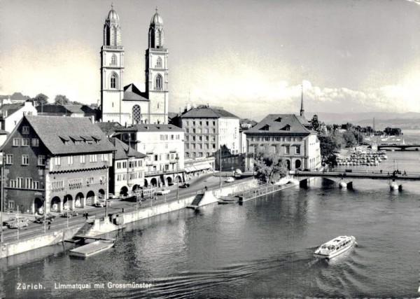 Zürich. Limmatquai mit Grossmünster Vorderseite