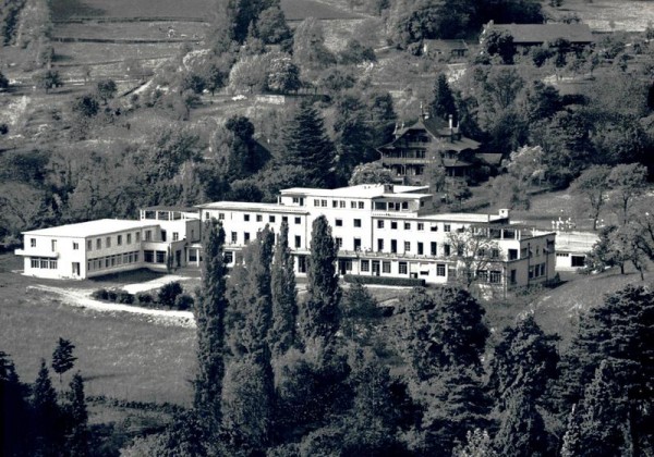 St. George's School, Clarens VD  -  Flugaufnahmen Vorderseite