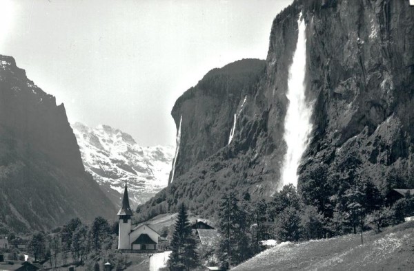 Leuterbrunnen mit Staubbach Vorderseite