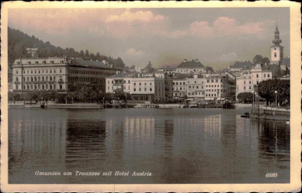 Gmunden am Traunsee mit Hotel Austria Vorderseite