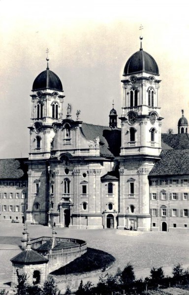 Einsiedeln. Klosterkirche Vorderseite