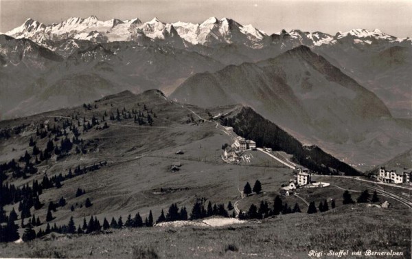 Rigi-Staffel mit Berneralpen Vorderseite