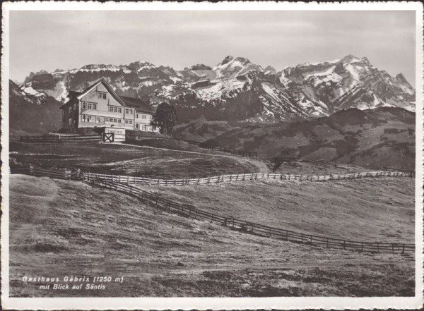 Gasthaus Gäbris mit Blick auf Säntis