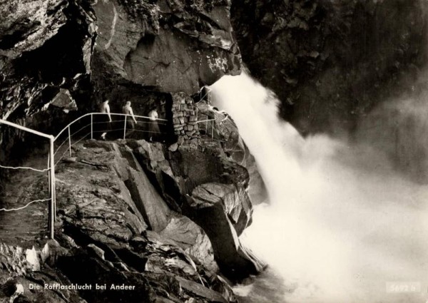 Die Rofflaschlucht bei Andeer Vorderseite