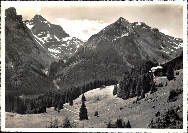 Kurhaus Voralp mit Sichelkamm & Höchst Vorderseite