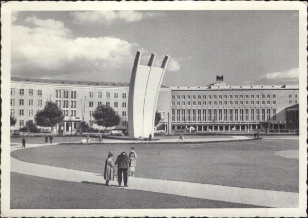 Luftbrückendenkmal (Berlin) Vorderseite