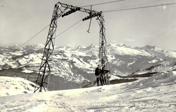 Stoos ob Schwyz, Skilift mit Glärnisch Vorderseite