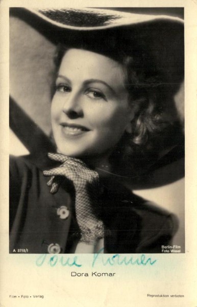 Dora Komar Vorderseite