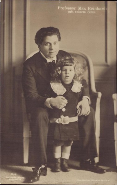 Professor Max Reinhardt mit seinem Sohn Vorderseite