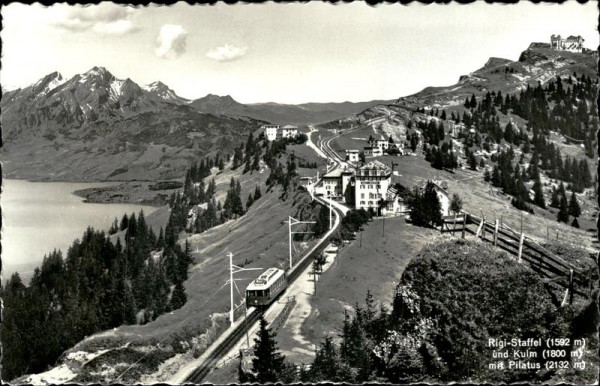 Rigi-Staffel (1592 m) und Kulm (1800 m) mit Pilatus (2132 m) Vorderseite