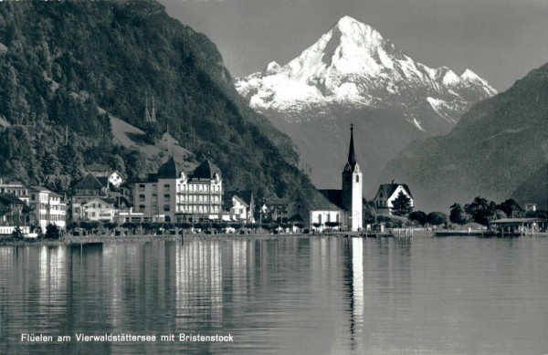 Flüelen am Vierwaldstättersee mit Bristenstock Vorderseite