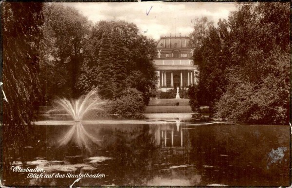Wiesbaden - Blick auf das Staatstheater Vorderseite