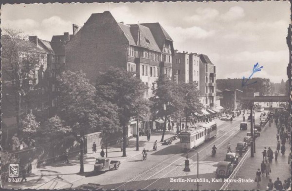Berlin-Neukölln, Karl Marx-Strasse Vorderseite