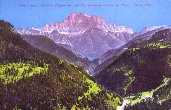 Civetta (3220m) mit Alleghe-See von der Dolomitenstrasse bei Pieve. Buchenstein.