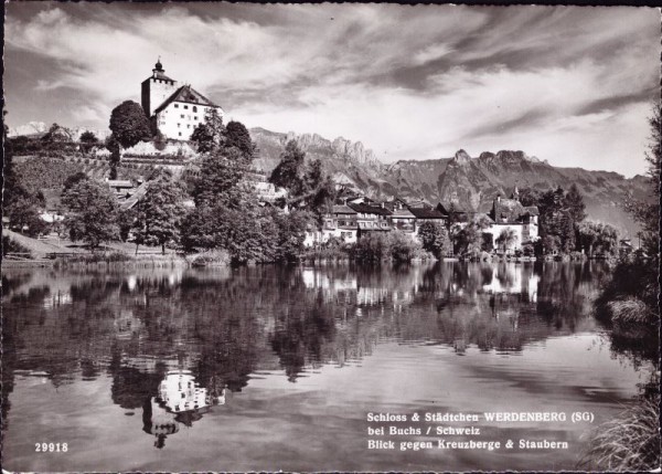 Schloss & Städtchen Werdenberg (SG) bei Buchs / Schweiz Blick gegen Kreuzberge & Staubern