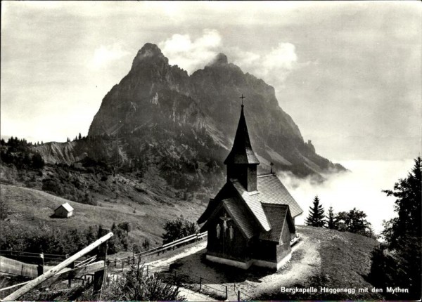 Bergkapelle Haggenegg mit den Mythen. Vorderseite