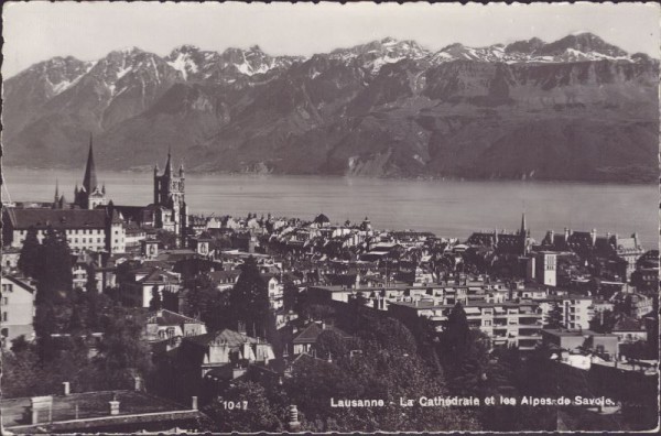 Lausanne - La Cathédrale et les Alpes de Savoie