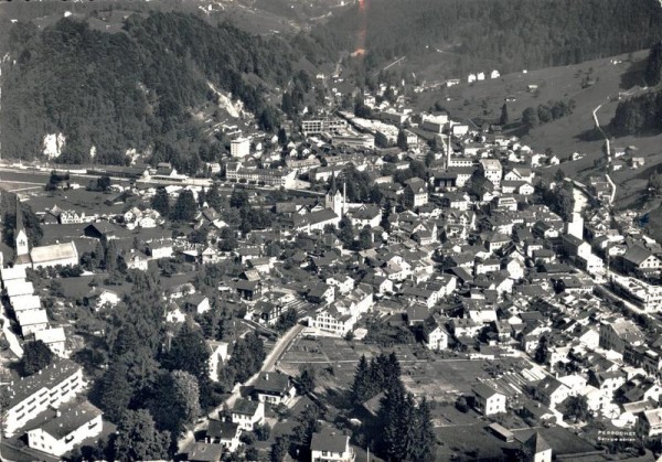 Mit dem Flugzeug über Schwanden Vorderseite