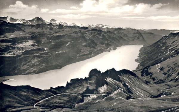 Brienzer-Rothorn. Blick von der Hotelterrasse auf den Brienzersee Vorderseite