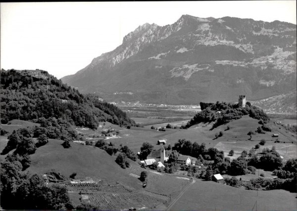 Gertschins, Burgruine Wartau, Flugaufnahme Vorderseite