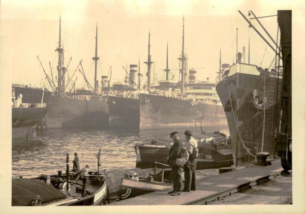 Hamburger Hafen Vorderseite