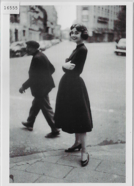 Audrey Hepburn Paris 1957 - Photo: Sam Shaw