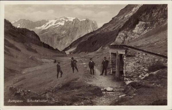 Jochpass, Schutzhütte Vorderseite