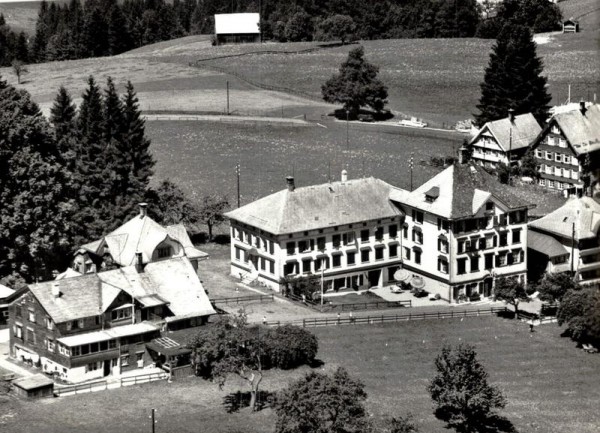 Kurhaus - Pension "Alpenblick", Hemberg (Toggenburg) - Flugaufnahmen  Vorderseite