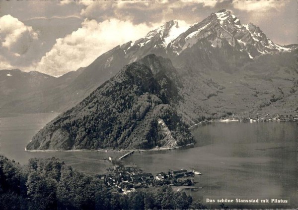 Das schöne Stansstad mit Pilatus Vorderseite