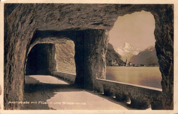Axenstrasse am Vierwaldstättersee mit Flüelen und Bristenstock. 1927 Vorderseite