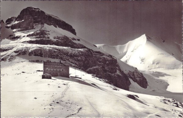 Blümlisalphütte (2840m) S.A.C. mit Weisser und Wilden Frau